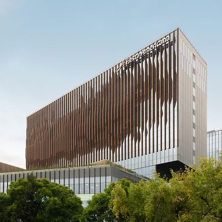 Fiesta Americana Viaducto Aeropuerto Hotel Mexico City Exterior photo The new building of the School of Medicine