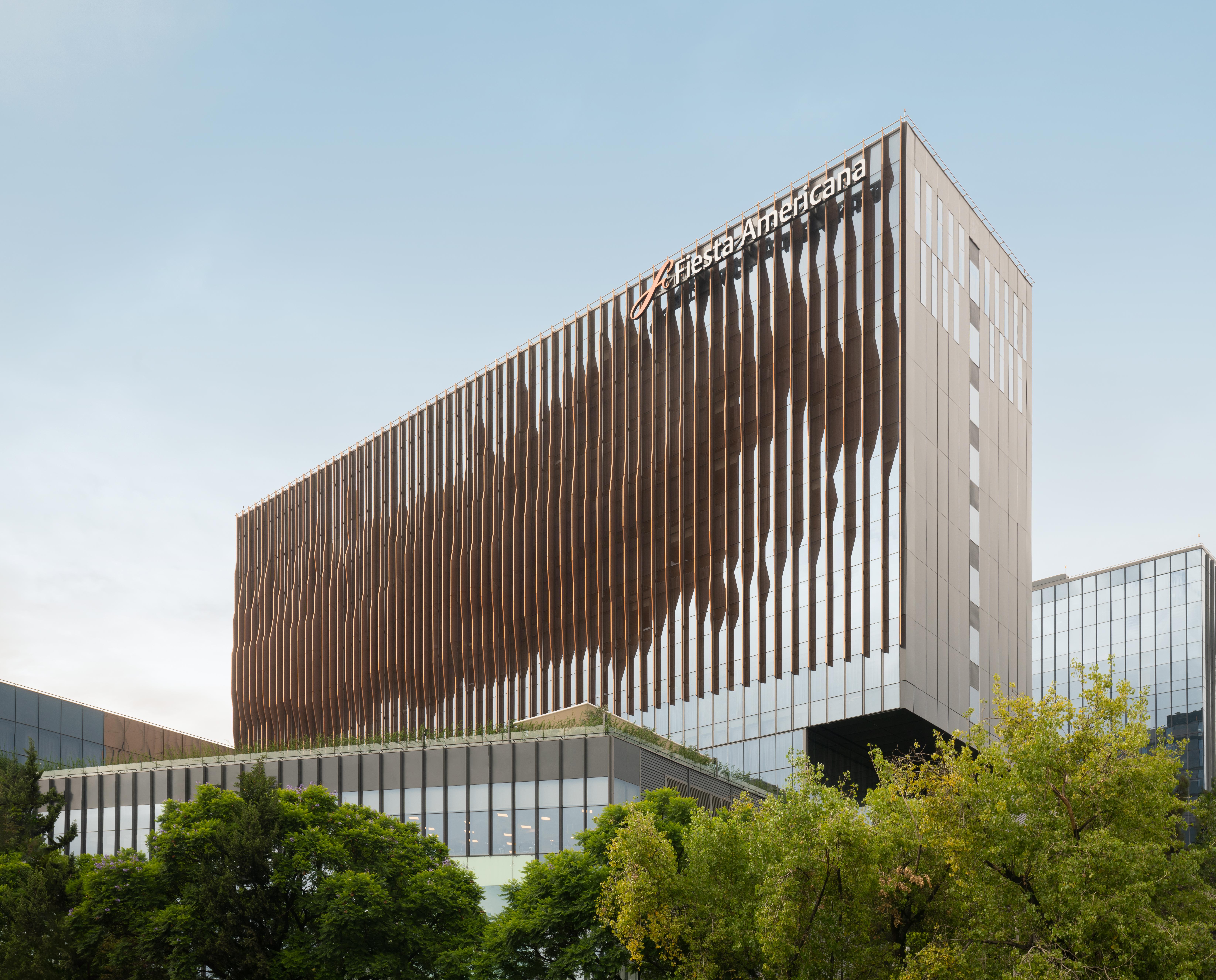 Fiesta Americana Viaducto Aeropuerto Hotel Mexico City Exterior photo The new building of the School of Medicine