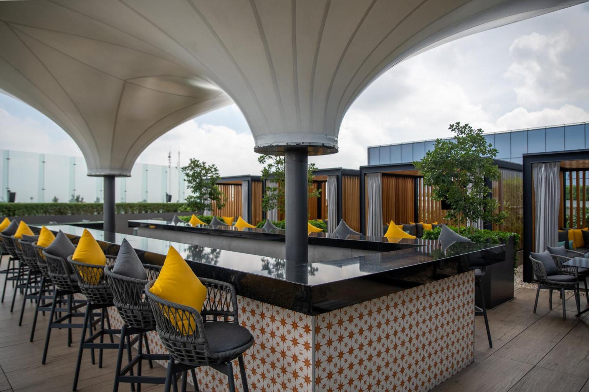 Fiesta Americana Viaducto Aeropuerto Hotel Mexico City Exterior photo The bar at the rooftop