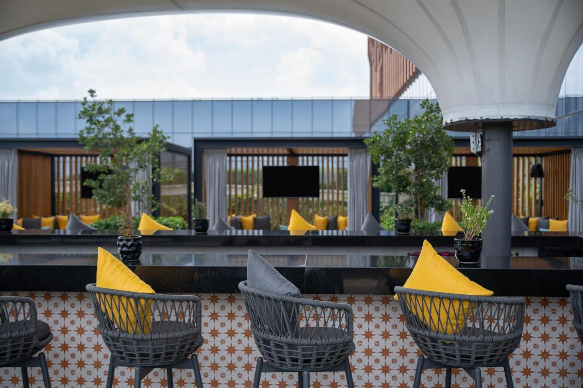 Fiesta Americana Viaducto Aeropuerto Hotel Mexico City Exterior photo The bar at the rooftop